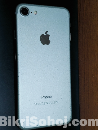 IPhone 7 128GB battery health 82%